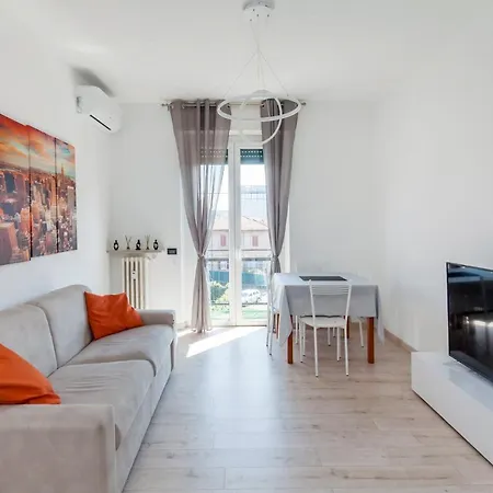 Bicocca Modern Flat アパート